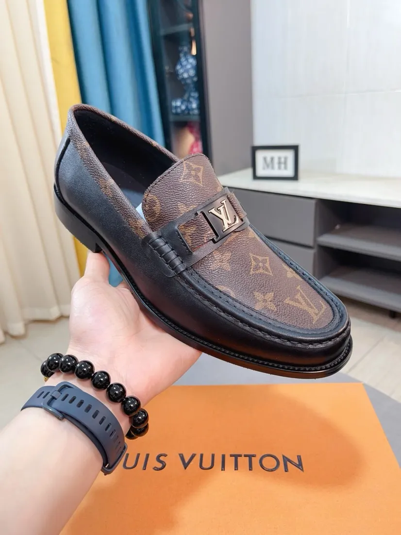 Men's Men's Shoes 💰458🌹🌹Niuli [LV] Louis Vuitton's new open-edge pigskin shoes are the most popular classic. Synchronized with the official website, the upper adopts Italian imported upper embossing➕comfortable cowhide lining, fashionable atmosphere, unique brand and unique craftsmanship. Highlighting the hot style of the new year. Stop hesitating, stop wandering, get it now. Code number: 38--44